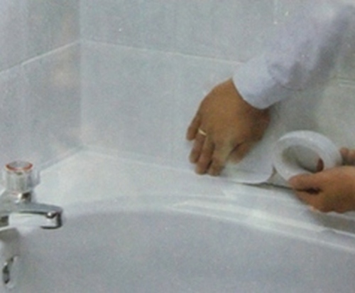 Наклейка ленты-бордюр для ванн